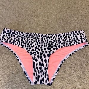 leopard target scrunch butt bikini bottoms